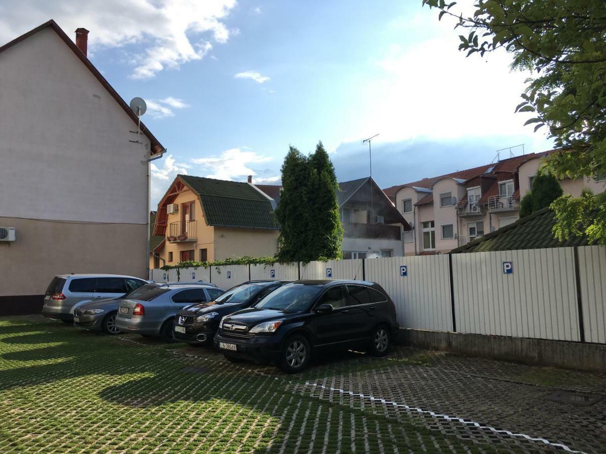 Zoli Apartmanok-Adri Koelcsey 32 Hajdúszoboszló Exterior foto